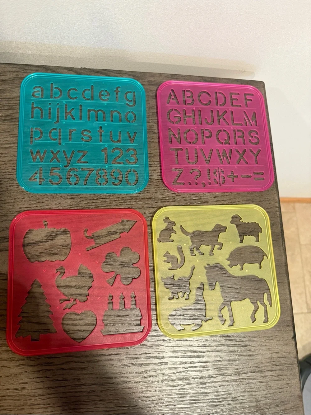 Vintage Tupperware Tuppertoys Storage Carrying Case Lunchbox with 4 Stencils